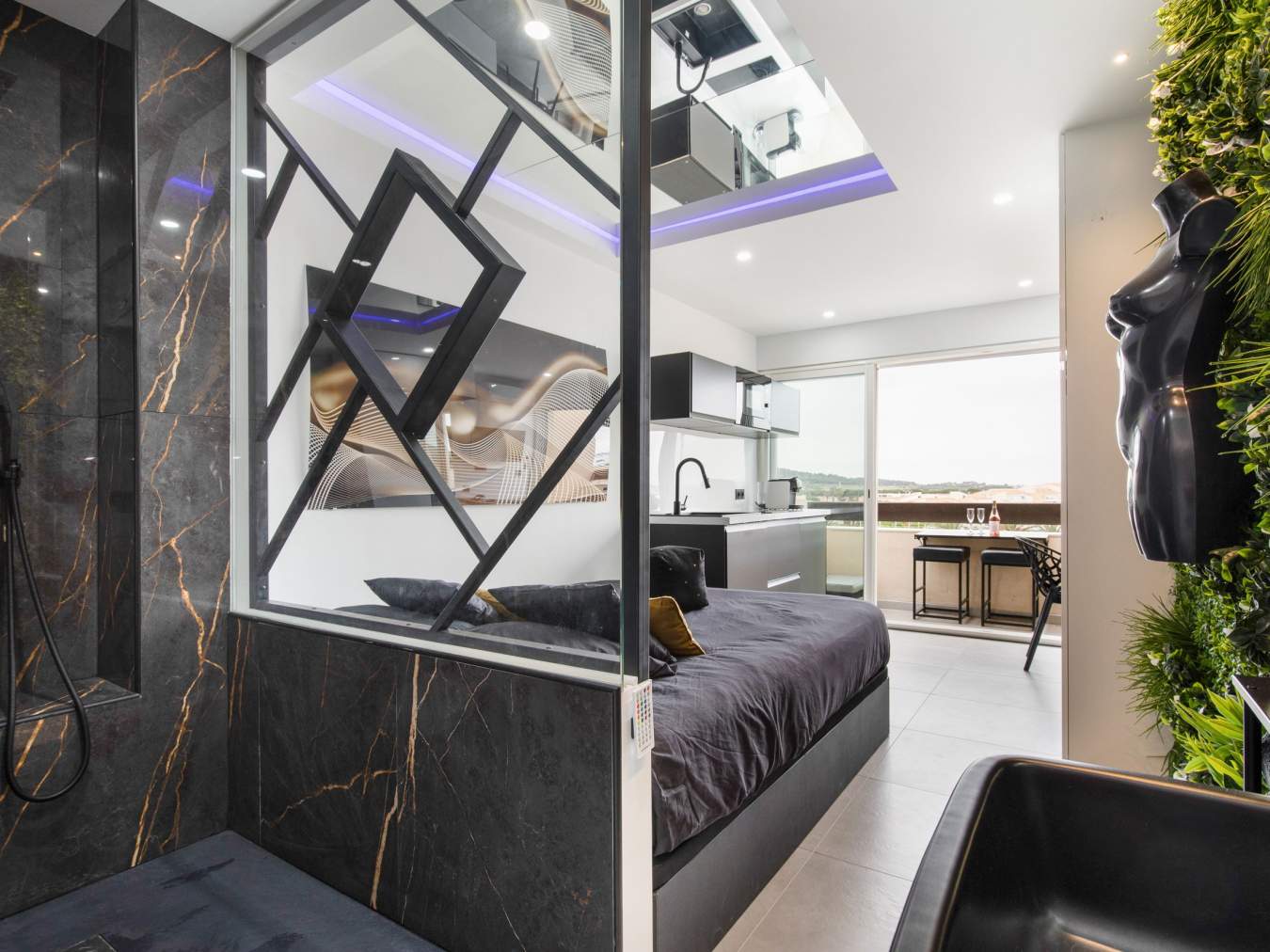 Mask Off Room port nature